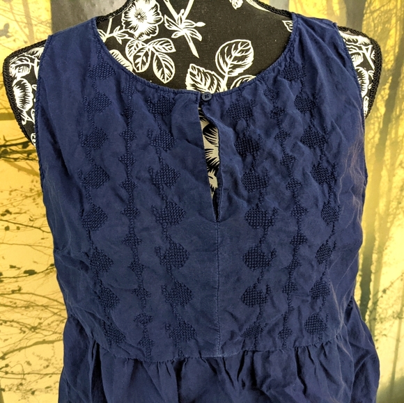 GAP Embroidered Sleeveless Blouse - Picture 2 of 4